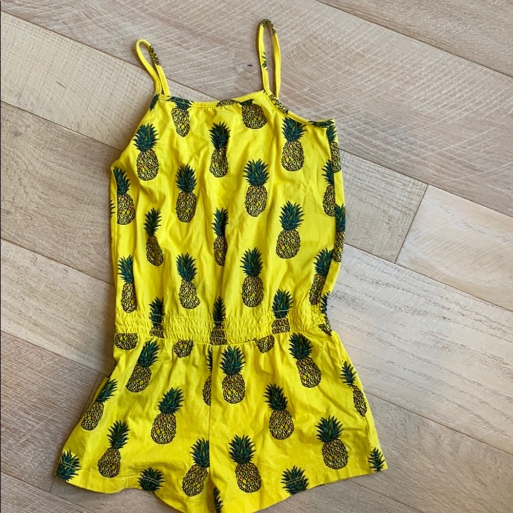 Baby Gap size 5 years Pineapple romper
